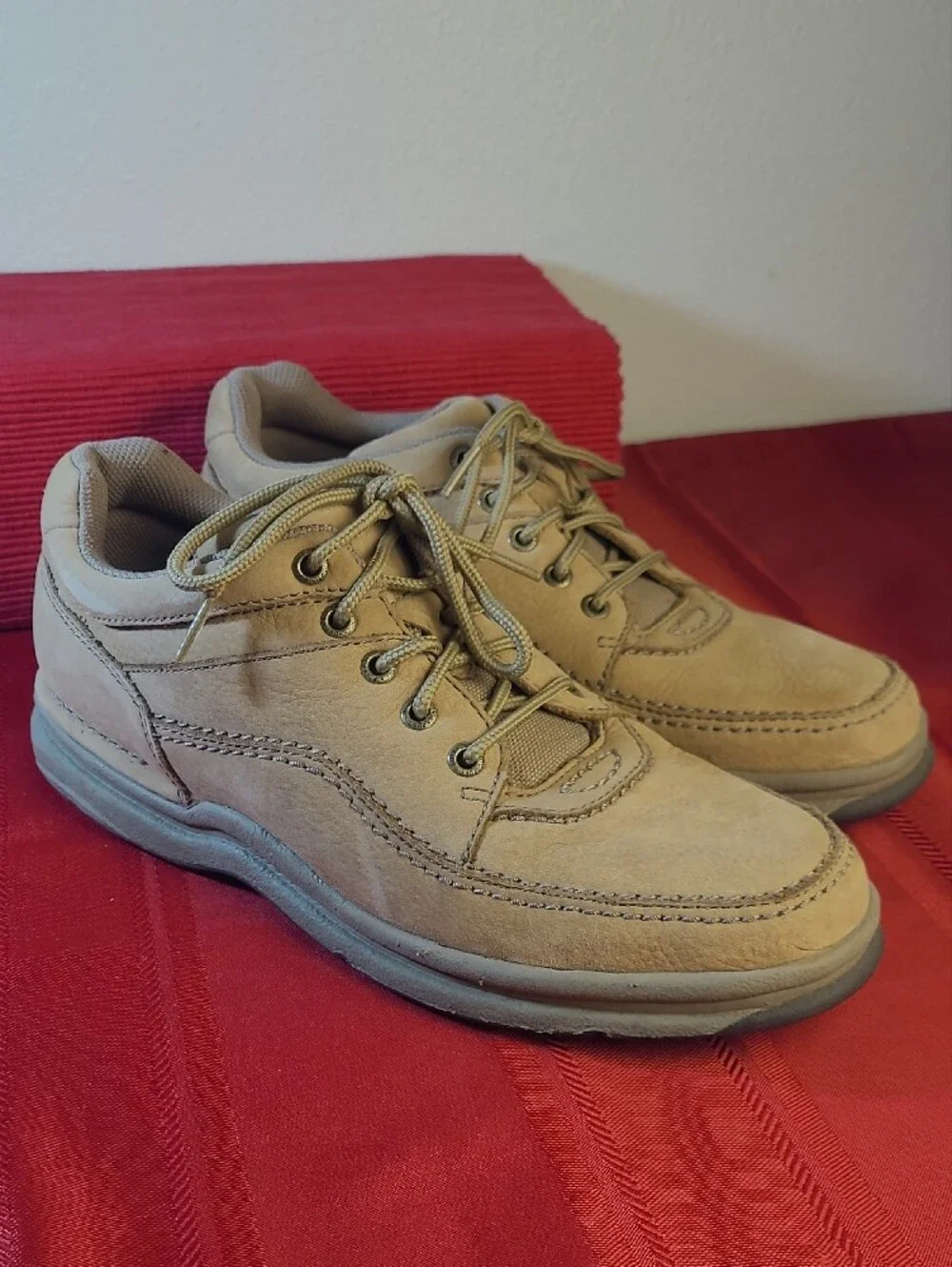 Rockport World Tour Classic Men's Size 10 Sand Tan Nubuck Leather Oxford Sneaker